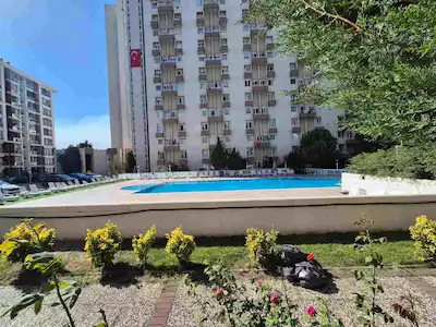 BEYLİKDÜZÜ TERAS KONUTLARI’NDA 1+1 | BAHÇE KATI | BALKONLU HAVUZ CEPHE