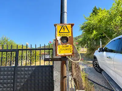 DEĞİRMENDERE'DE ELEKTRİK SU MEVCUT TARLA