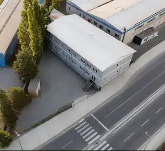 KIRALIK DÜKKAN CADDE ÜZERI ARAÇ YANAŞIR 600 M2