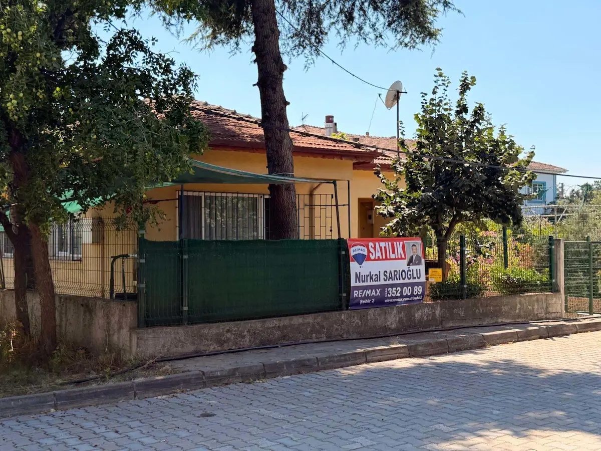 REMAX ŞEHİR 2'DEN KONUT VE TİCARİ İMARLI MÜSTAKİL YAŞAM ALANI