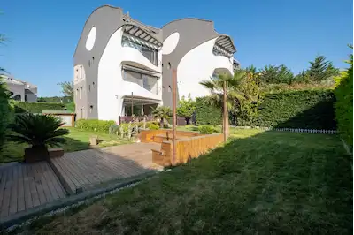 ÖDÜLLÜ MIMARIYE SAHIP PARK ONE EVLERI'NDE & BÜYÜK BAHÇE DUBLEKS!