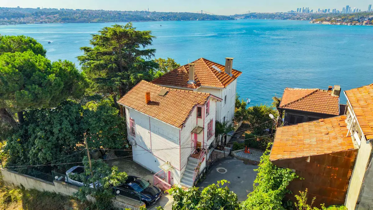 BEYKOZ MERKEZ’DE 1900 YAPIMI TARİHİ KÖŞK 