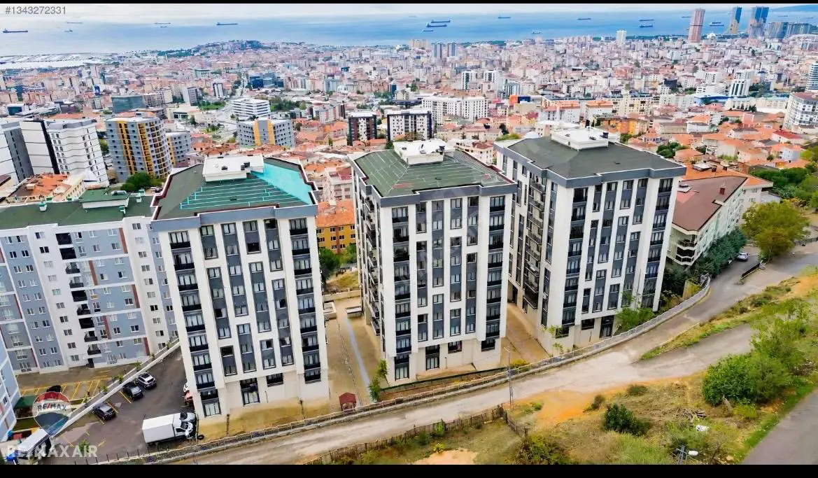 DENİZ MANZARALI SİTE İÇERİSİNDE BALKONLU VE EBEVEYN BANYOLU 2+1