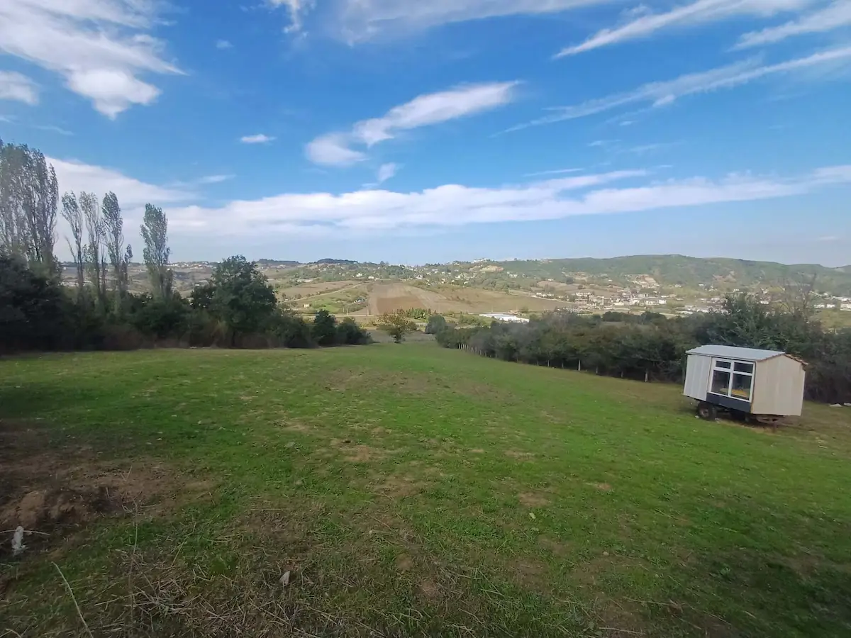 REMAX ŞEHİRDEN AKKÖYDE GELİŞİM KONUT ALANINDA SATILIK TARLA