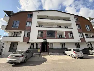 REMAX MYRADAN YEŞİLYURT MH. FIRSAT 4+1 SATILIK GENİŞ DAİRE