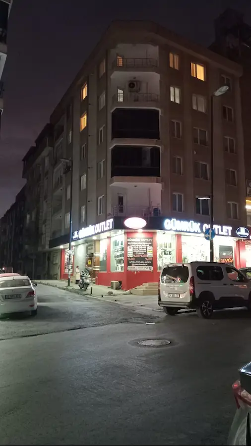 BAHÇELIEVLER YENIBOSNA MAHMUTBEY CAD. ÜZERINDE 90M2 ASANSÖRLÜ
