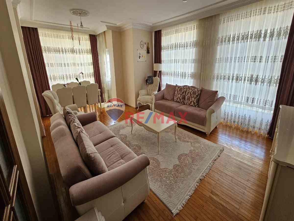 REMAX ORION'DAN BOĞAZKENT SITESINDE DENIZ MANZARALI SATILIK 3+1