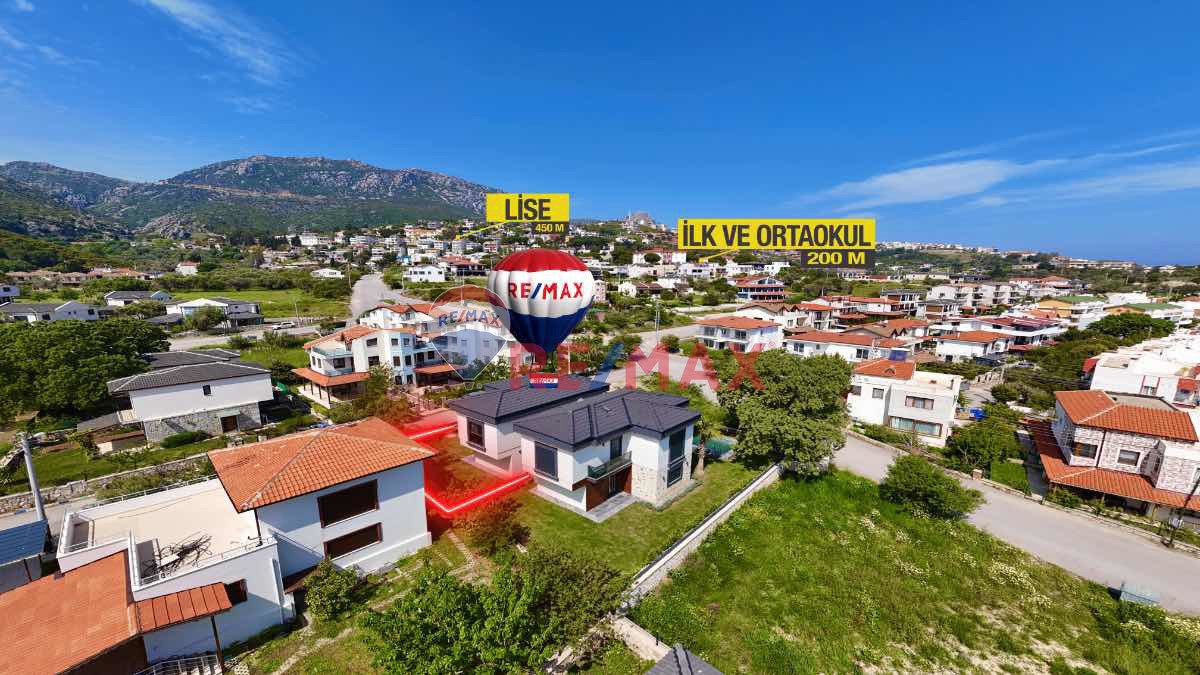 KARABURUN'DA ULTRA LÜKS, HAVUZLU AKILLI EV SISTEMLI 3+1 VILLA