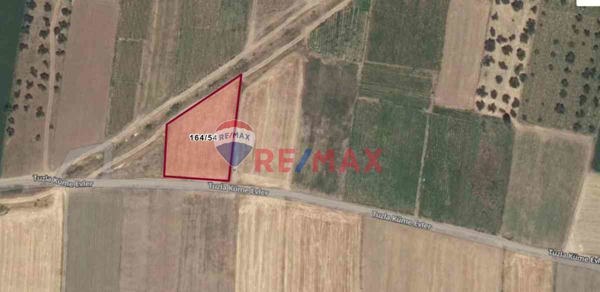 ÇANAKKALE AYVACIK TUZLA KÖYÜ’NDE 2.547 M² İKI YOLA CEPHELI TARLA”