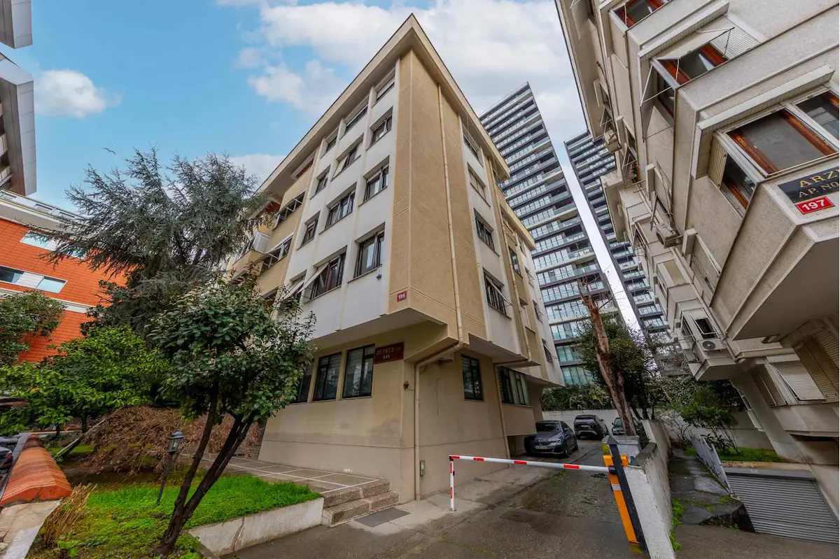 BAĞDAT CADDESİNE 2.BİNADA KONUT VE İŞYERİ KULLANIMINA UYGUN 3+1 SATILIK DAİRE