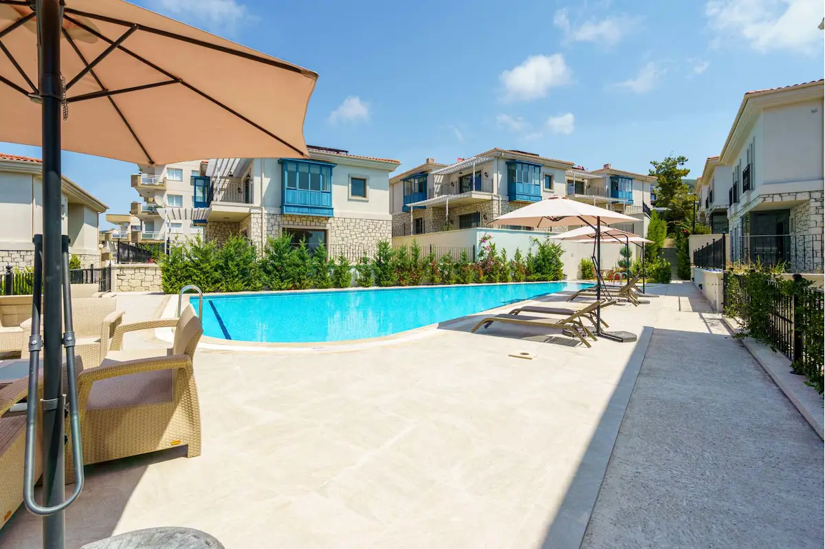 KUŞADASI MARİNA MEVKİİ TAŞ KONSEPT MÜSTAKİL 4+1 ŞAHANE VİLLA