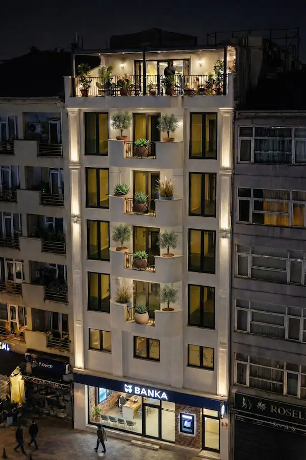 MODA CADDESİNE CEPHE EMSALSIZ IMARLI ARSA 2