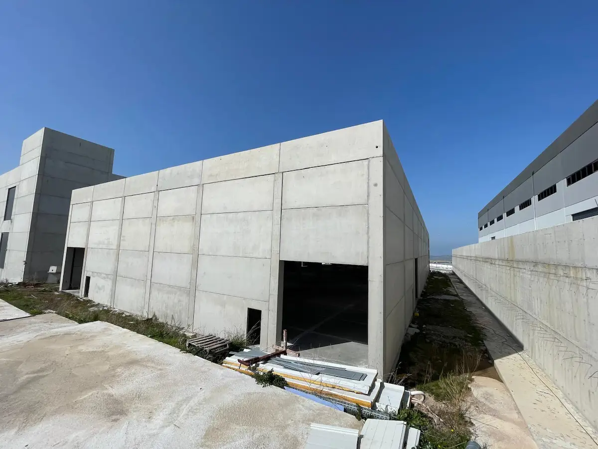 40 İZMİR ALİAĞA OSB'DE 5000 M2 KİRALIK FABRİKA