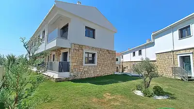 FOÇA BAĞARASI GOLDEN LİFE SİTESİNDE SATILIK 2+1 DUBLEKS VİLLA