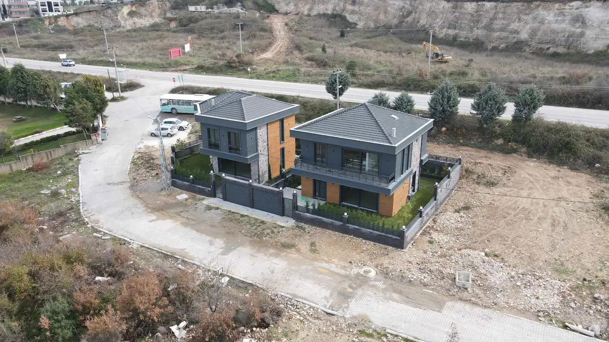 RE/MAX MİR'DEN ÇINARCIK'DA 1.SINIF LÜKS VİLLA!