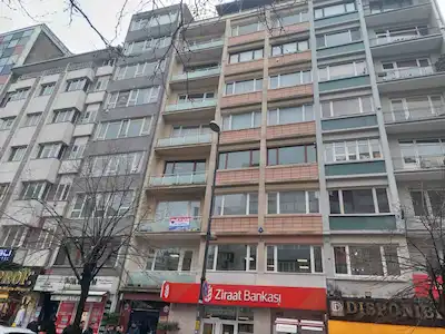 HALASKARGAZİ CADDESİ ÜZERİNDE KİRALIK OFİS/BÜRO
