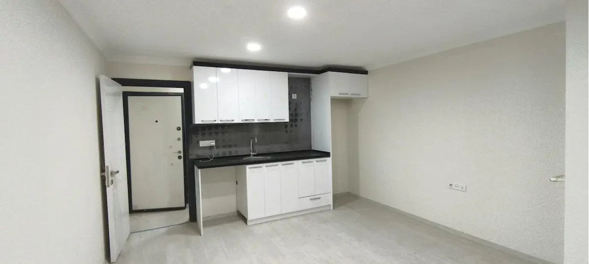 BORNOVA YEŞİLOVA'DA FIRSAT SATILIK 1+1 DAİRE
