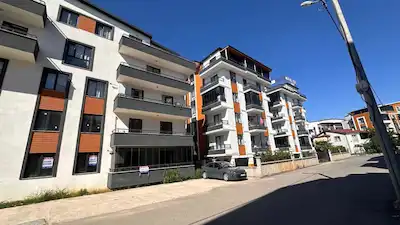 REMAX'DAN KARTEPE VİLLAM 3 SİTESİNE KOMŞU 3+1 YÜKSEK GİRİŞ DAİRE