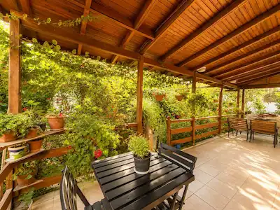 ÇEŞMEALTI MERKEZDE SATILIK 3+1 VILLA