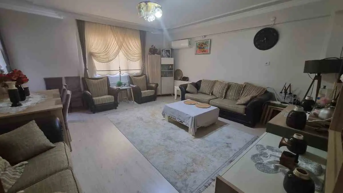 MENEMEN ESATPAŞA 3+1 SATILIK MERKEZ'DE (LİSE YOLU) DUTLU SOKAK