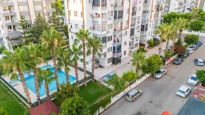 UNCALI'DA SİTE İÇERİSİNDE HAVUZLU OTOPARKLI SATILIK 2+1 DAİRE