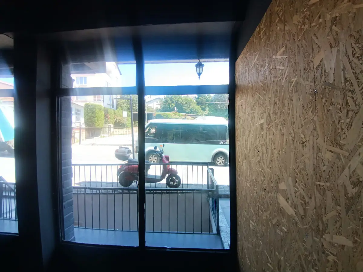 SARIYER YENİKÖY’DE GİRİŞ KAT 110 M² SATILIK BOŞ BÜRO/OFİS