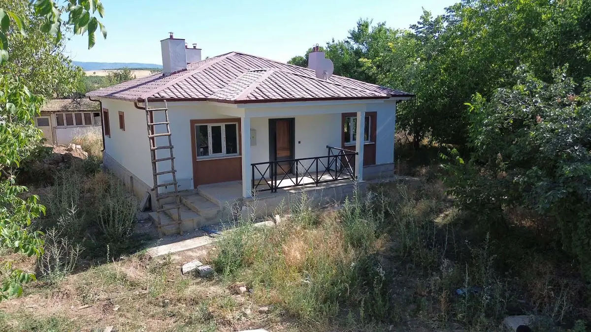 RE/MAX DEĞİŞİMDEN EKRÜZ KÖYÜNDE SATILIK BAHÇELİ TOKİ EVİ
