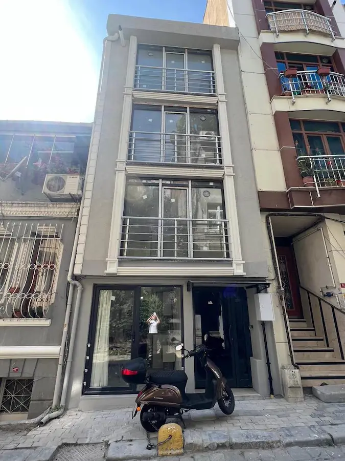 TAKSIM ELMADAĞDA INÖNÜ MAH. SATILIK IŞ YERI