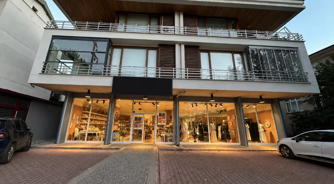 REMAX POINT'TEN YAKA CADDESİ ÜZERİ, 10 METRE CADDE CEPHELİ BODRUMLU 650 M2 KİRALIK İŞYERİ