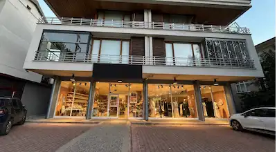 REMAX POINT'TEN YAKA CADDESİ ÜZERİ, 10 METRE CADDE CEPHELİ BODRUMLU 650 M2 KİRALIK İŞYERİ