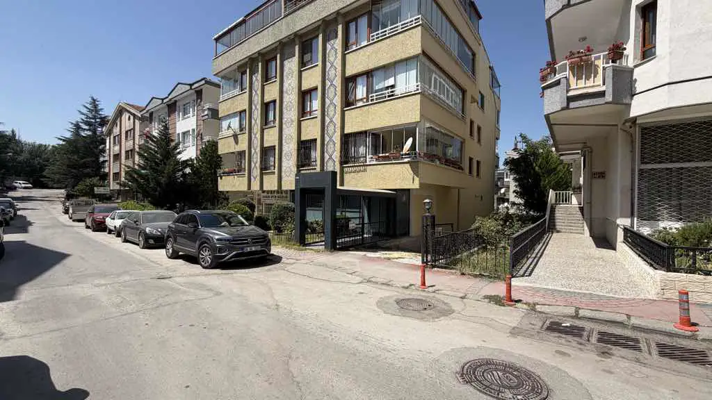ÇANKAYA BİRLİK MAHALLESI SATILIK DEPOLU DÜKKAN