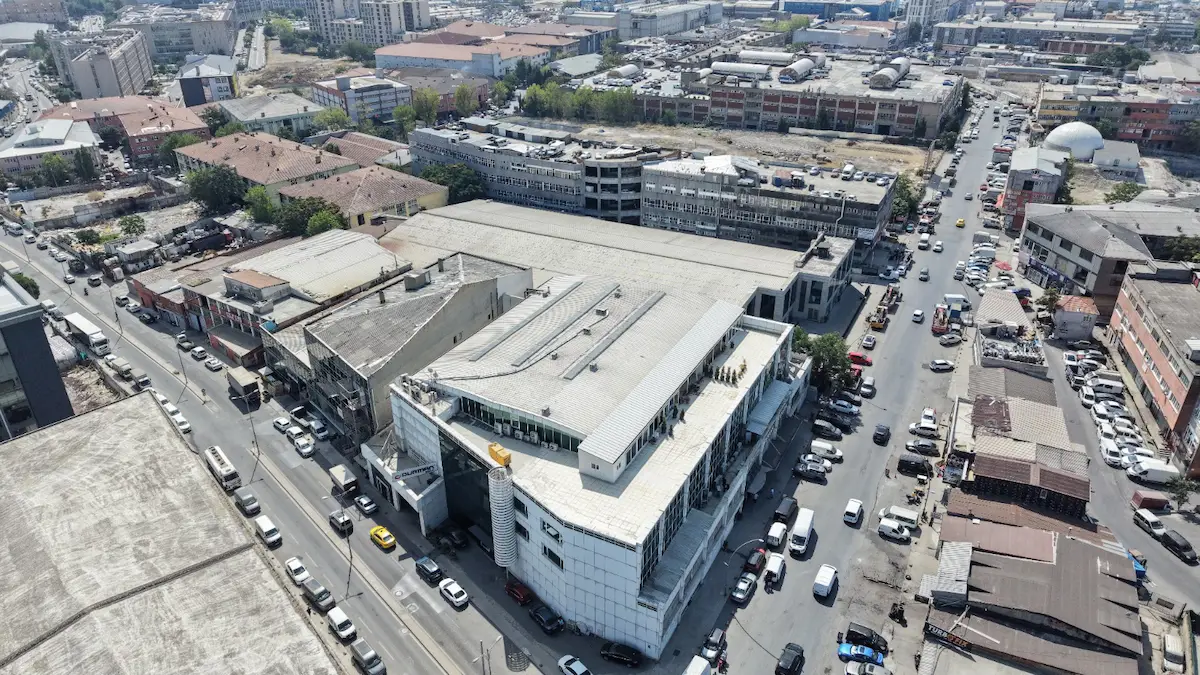 ZEYTİNBURNU GÜMÜŞSUYU CADDESİ KOMPLE KİRALIK 2534 M2 BİNA 2