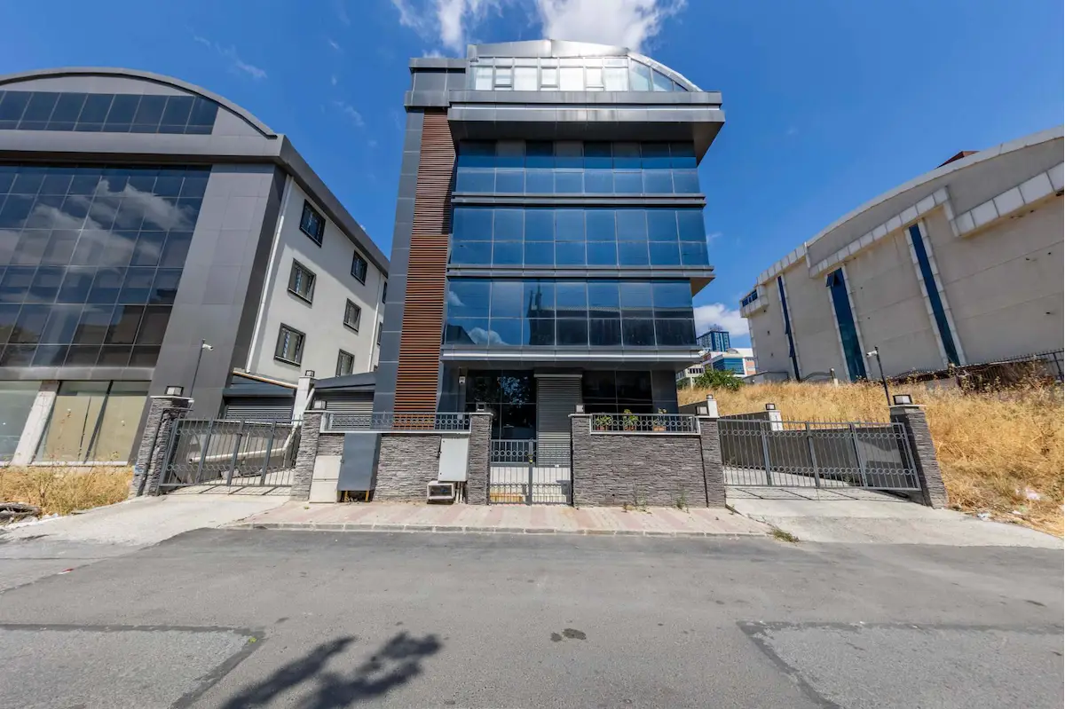 ESENYURT HARAMİDERE'DE 1930 M² SATILIK KOMPLE BİNA