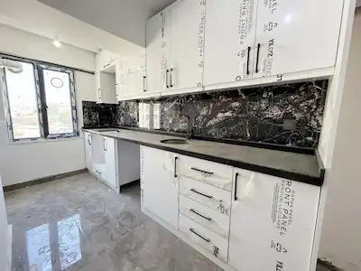 REMAX'TEN KOCASİNAN MERKEZ'DE KAT MÜLKİYETLİ ÖN CEPHE BALKONLU SIFIR SATILIK DAİRE!