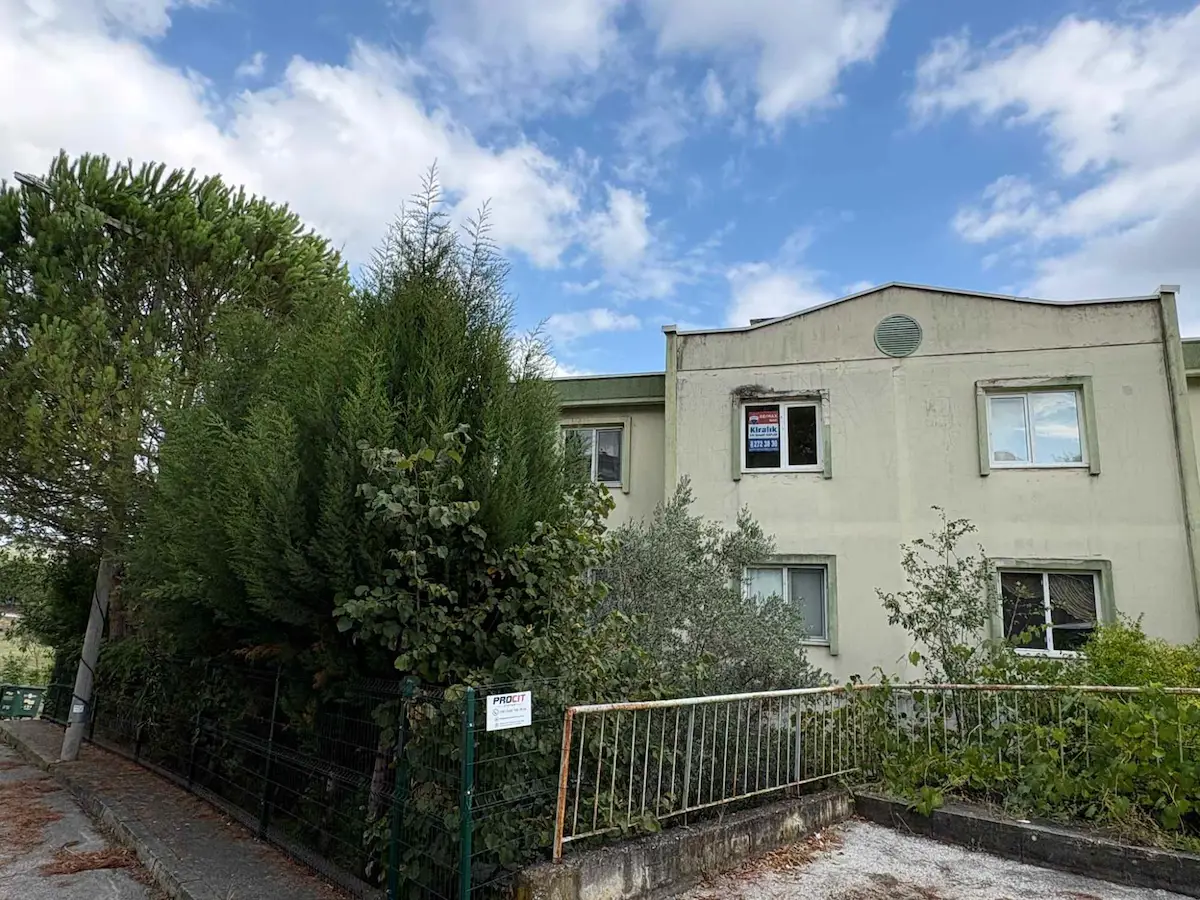 REMAX MAVİ ELİF ŞENGÜL KAPLAN'DAN CAMİLİ'DE KİRALIK 2+1 DAİRE