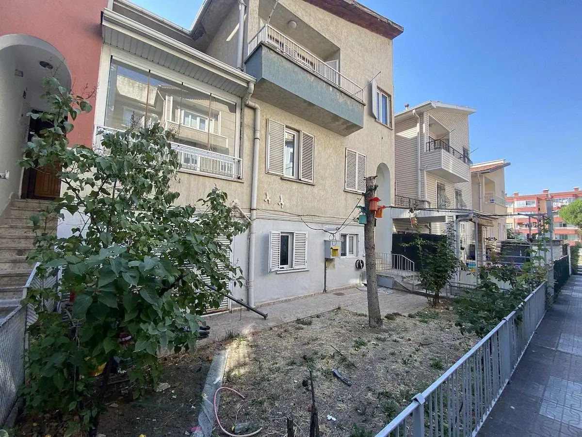 BATIKENT İNÖNÜ MAHALLESİ'NDE YENİLENMİŞ  SATILIK 3+2 TRIPLEKS VILLA 