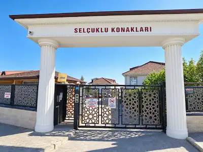 SERDİVAN SELÇUKLU KONAKLARI’NDA 4+1, 250 M², 2 KATLI, 3 WC’Lİ SATILIK VİLLA