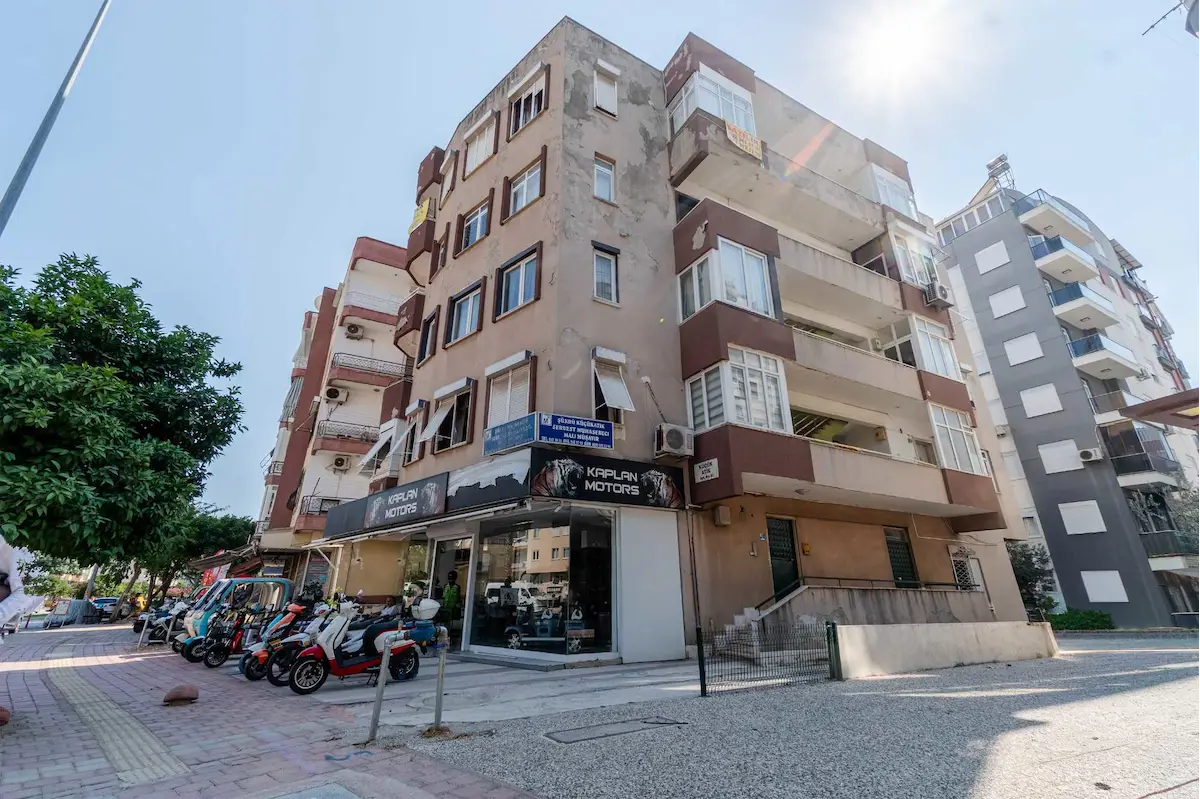 ANTALYA MURATPAŞA TURGUT REİS'DE 2+1 AYRI MUTFAKLI SATILIK DAİRE