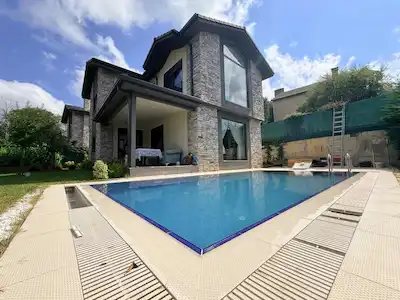 ŞILE AVCI KORU'DA ÖZEL HAVUZLU, EŞYALI 3+1 VILLA