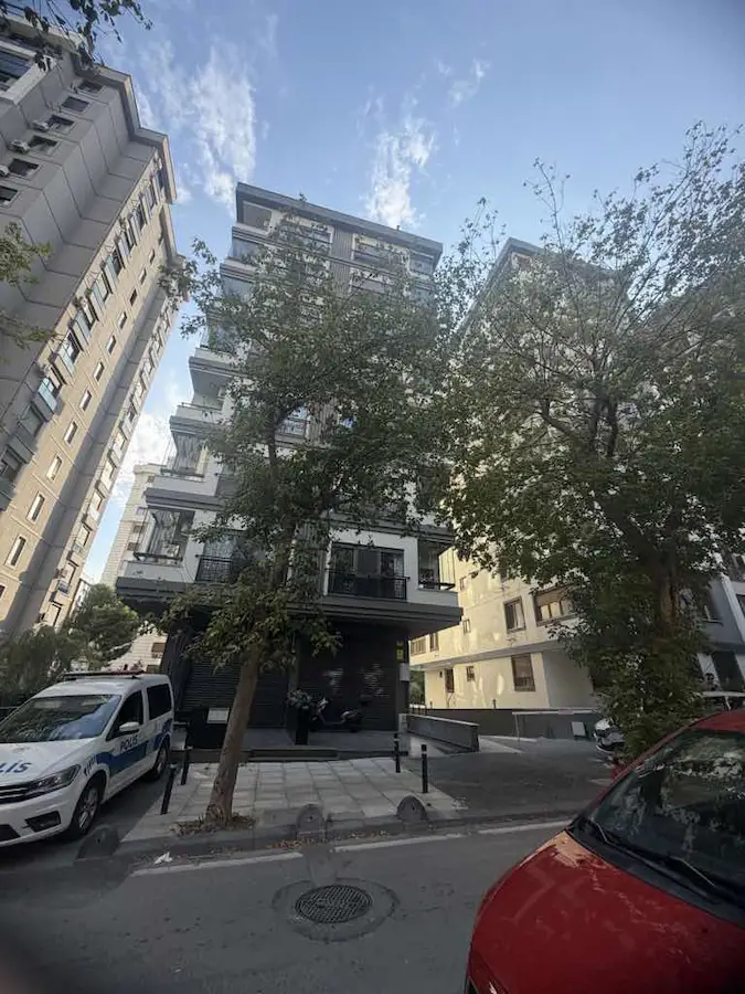 KOZYATAĞI KURUKUYU SOKAKTA 2+1 KULLANIŞLI ETRAFI AÇIK SATILIK 2