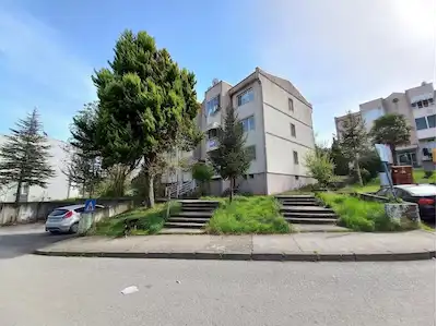 REMAX MAVI-CAMILI1 DE 1571ADA YOL CEPHE ARAKAT KÖŞE CAM BALKONLU