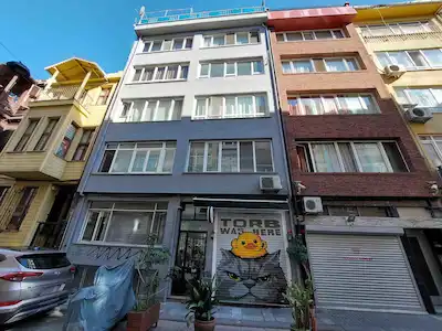 KADIKÖY YELDEĞIRMENİ TAMAMEN YENİLENMİŞ ŞİRKETTEN SATILIK 2+1 DAİRE