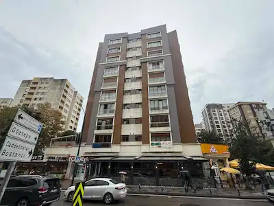 FENERBAHÇE CEMIL TOPUZLU CAD.ÜZERI KÖŞE BINA KIRALIK 2+1 DAIRE