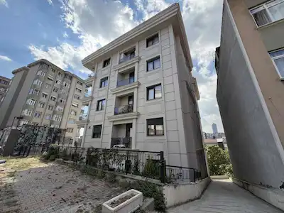 GAYRETTEPE GENÇ BİNA ARA KAT 65 M2 NET 1+1