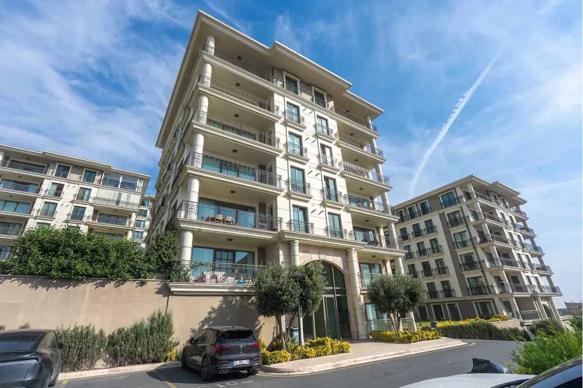 REMAX GELİŞİMDEN DENİZ İSTANBUL MERCAN KONAKLARINDA 3+1 SATILIK DAİRE