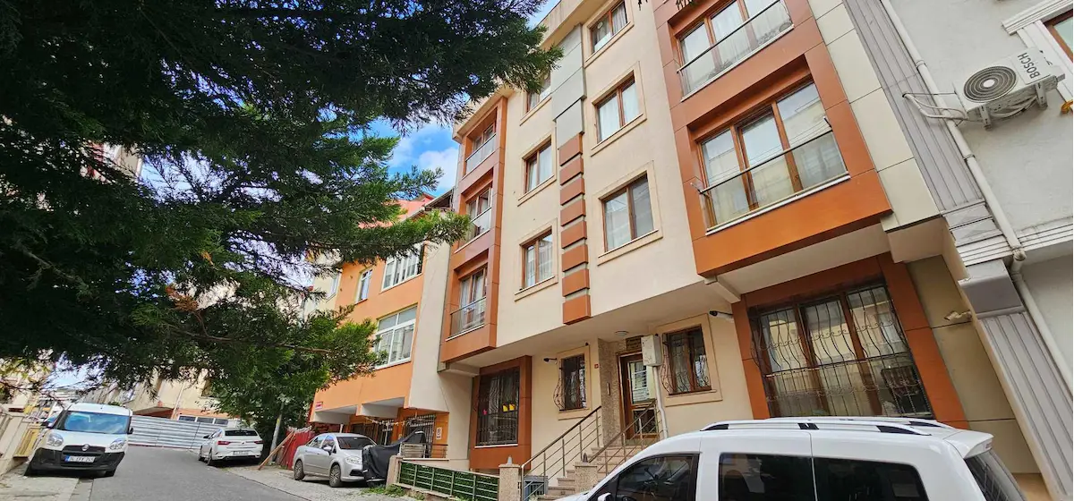 ATAŞEHIR ESATPAŞA EMAAR AVM YAKINI KOMBILI FERAH ÖN CEPHE 2+1