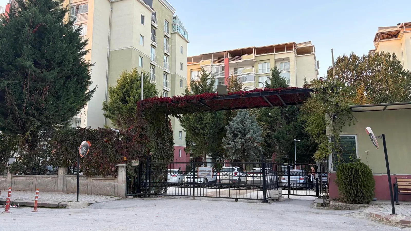 REMAX ELMAS'TAN ERYAMAN ANKAPARK EVLERİN'DE İÇİ YENİ YAPILI 3+1