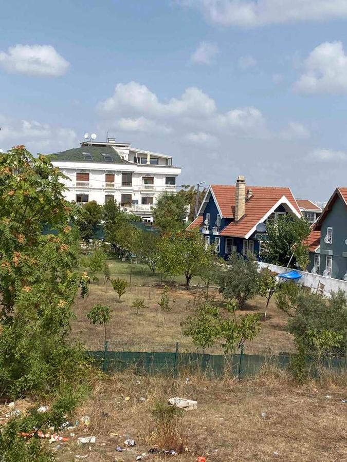 Firüzköy’de göl manzaralı ,  yola cephe