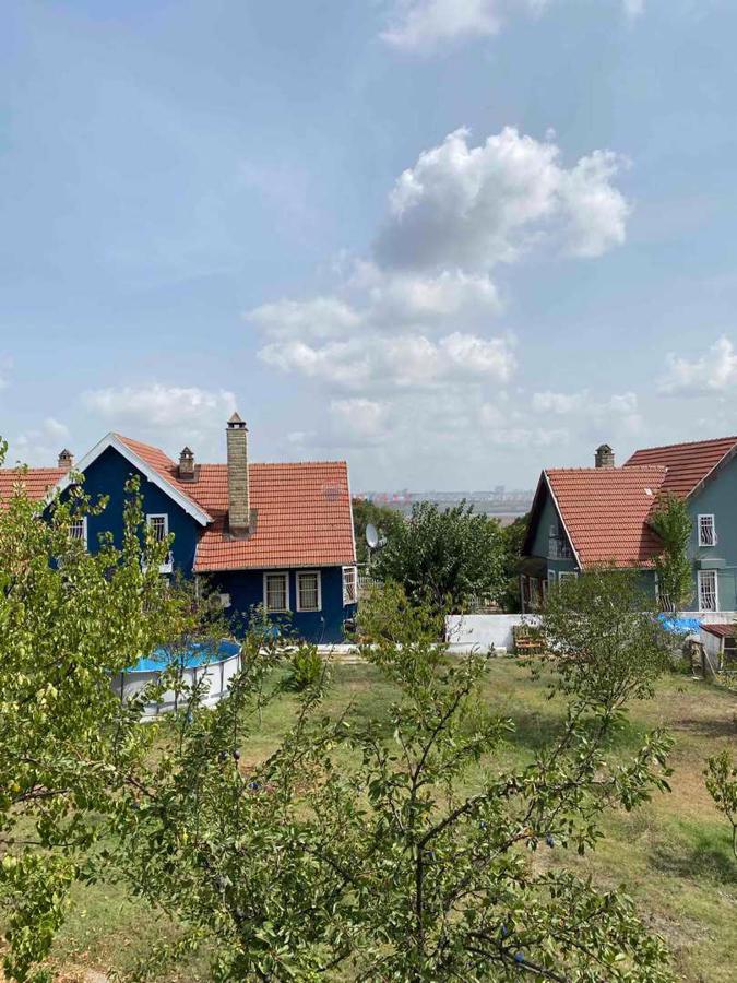 Firüzköy’de göl manzaralı ,  yola cephe