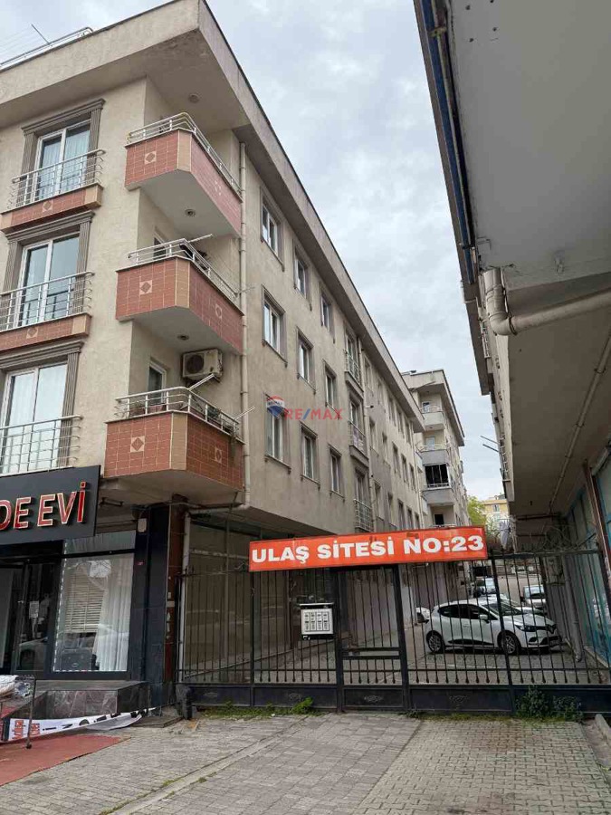 SANCAKTEPE ULAŞ SİTESİNDE SATILIK 3+1 DAİRE 